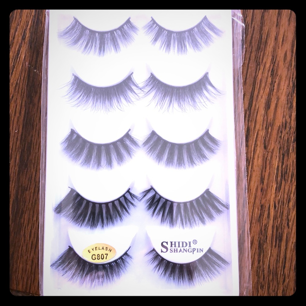 5 set of eyelashes:)